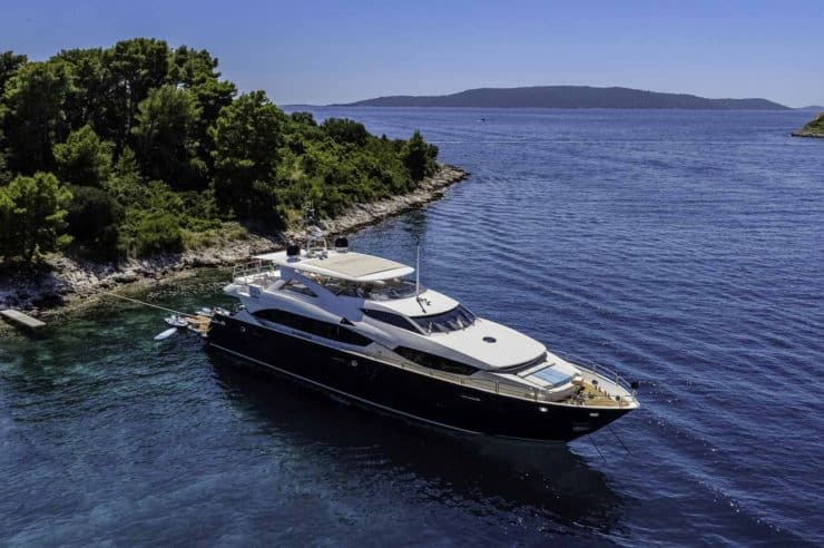 location-motor-yacht-charter-ARAGO