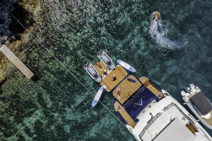 location-motor-yacht-charter-ARAGO