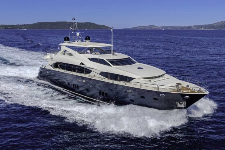 location-motor-yacht-charter-ARAGO