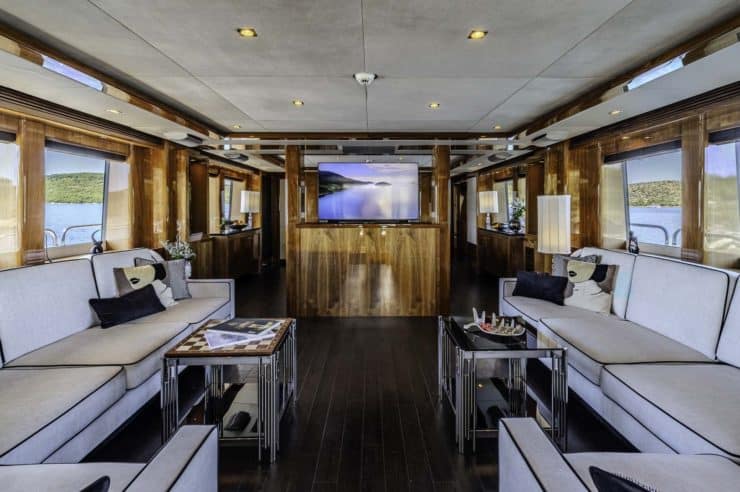 location-motor-yacht-charter-ARAGO