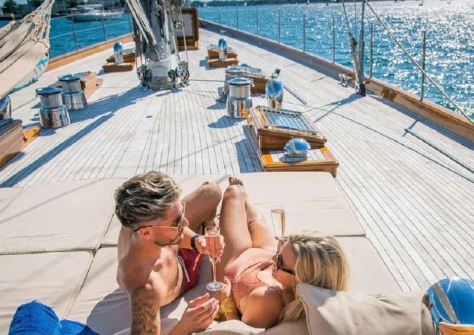 yacht-charter-m-y-aurelius-111