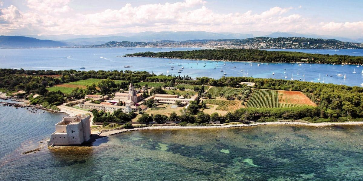 decouvrez-en-yacht-les-plus-belles-iles-du-sud-de-la-france