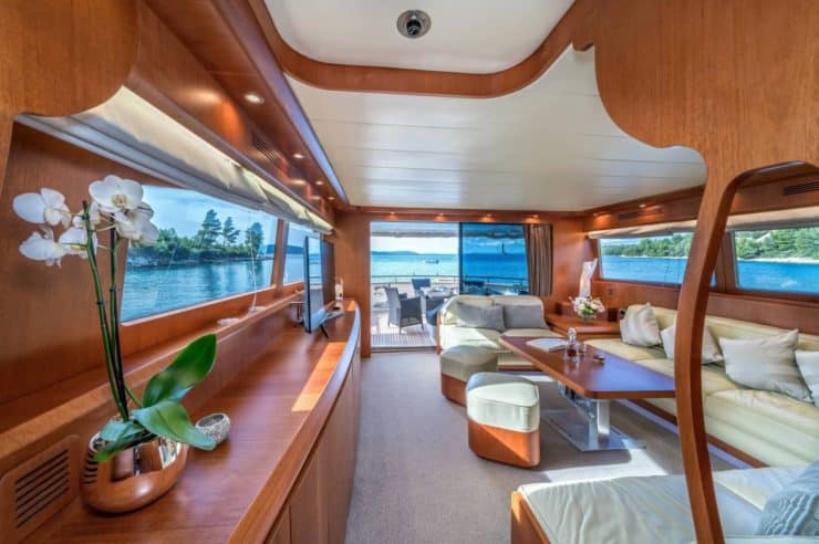 location-yacht-charter-MY-jantar
