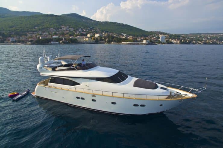 location-yacht-charter-MY-jantar
