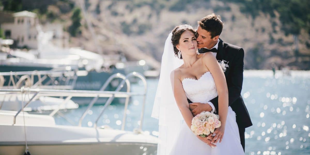organisez-votre-mariage-de-reve-a-bord-dun-yacht-a-quai