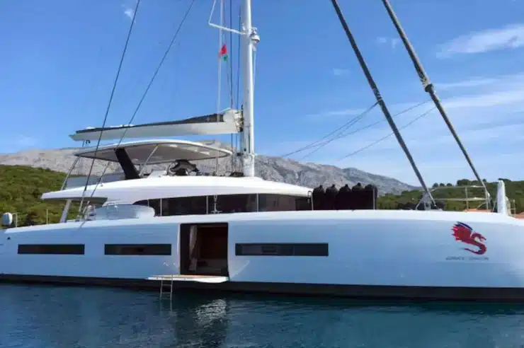 Yacht Charter ADRIATIC DRAGON Lagoon exterior