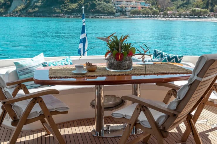 yacht-charter-m-y-manu