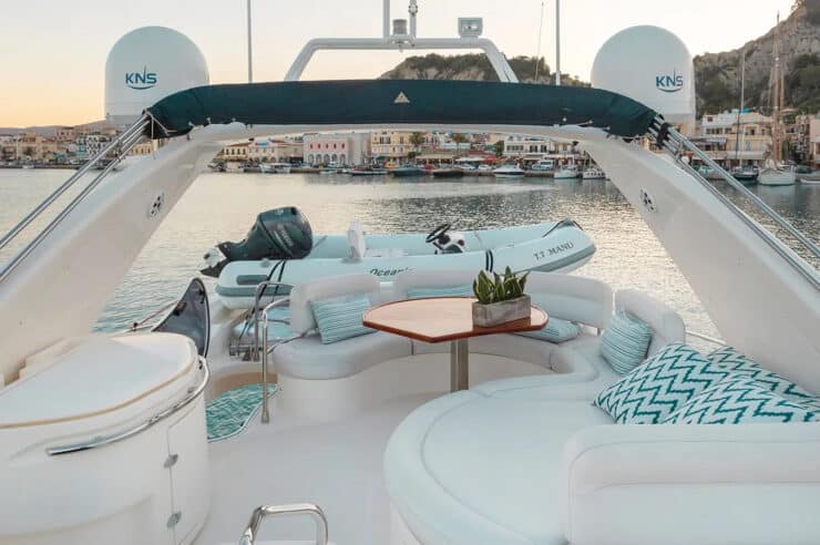 yacht-charter-m-y-manu