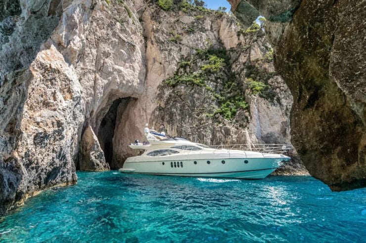 yacht-charter-m-y-manu