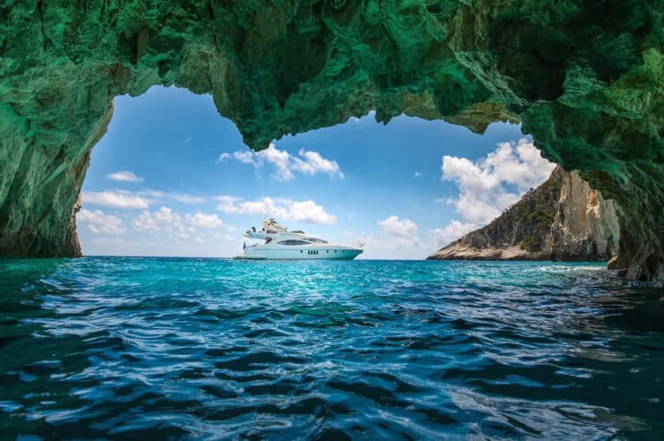yacht-charter-m-y-manu
