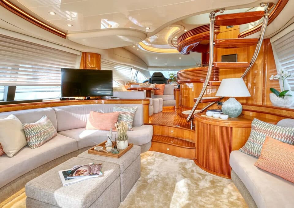 yacht-charter-m-y-manu