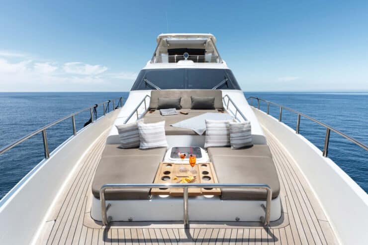 yacht-charter-m-y-questa-e-vita