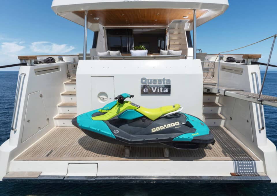 yacht-charter-m-y-questa-e-vita