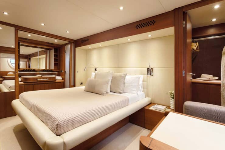 yacht-charter-m-y-questa-e-vita