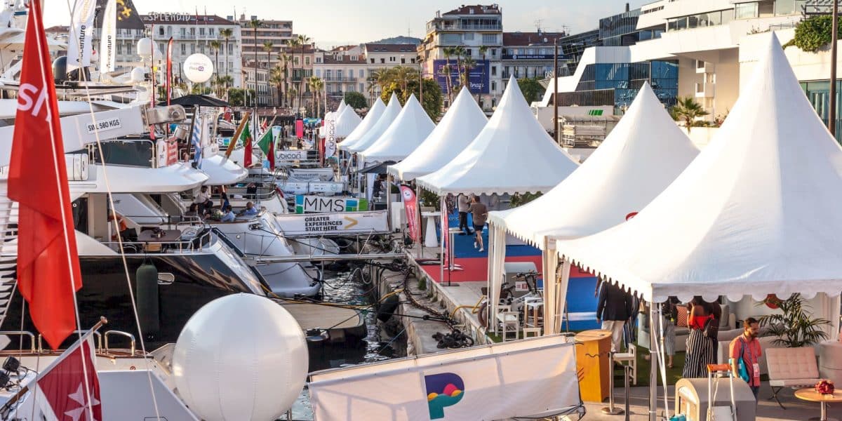comment-planifier-un-lancement-de-produit-a-quai-avec-arthaud-yachting