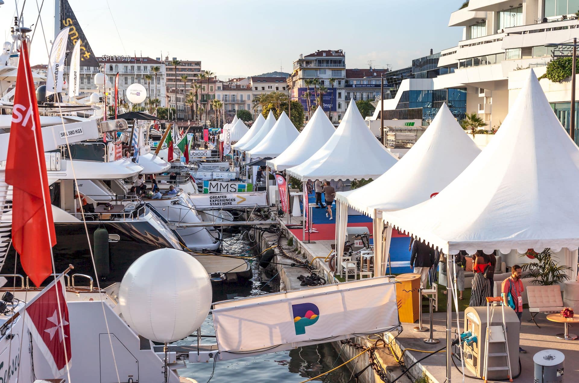 comment-planifier-un-lancement-de-produit-a-quai-avec-arthaud-yachting