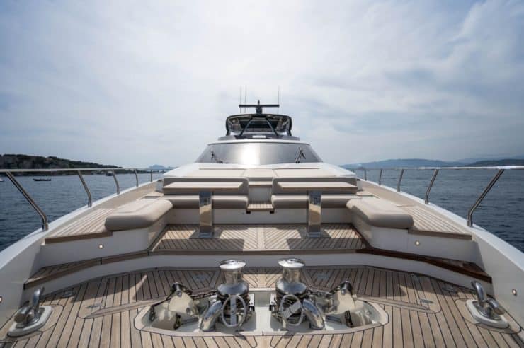 yacht-charter-M-Y-NINETEEN-42