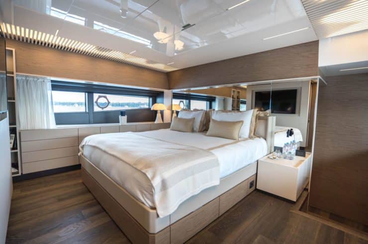 yacht-charter-M-Y-NINETEEN-42