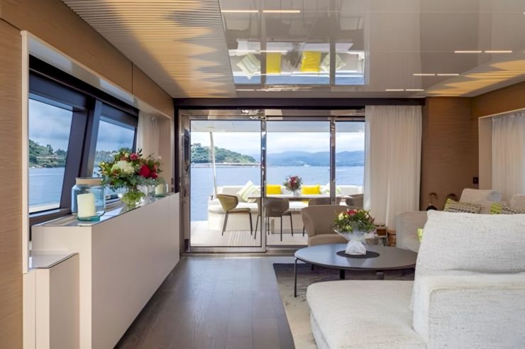 yacht-charter-M-Y-NINETEEN-42