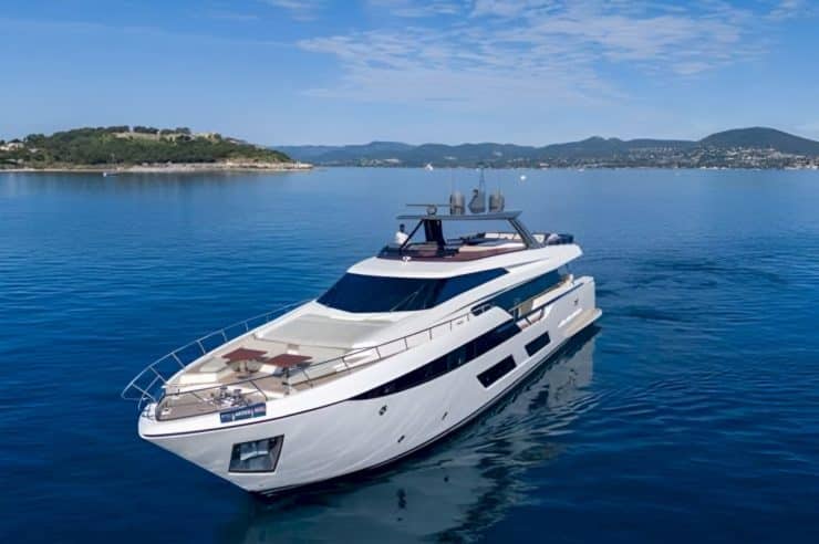 yacht-charter-M-Y-NINETEEN-42