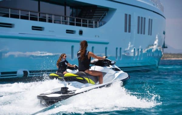 Boat transfert restaurant La Guérite | Arthaud Yachting Boat transfert restaurant La Guérite | Arthaud Yachting