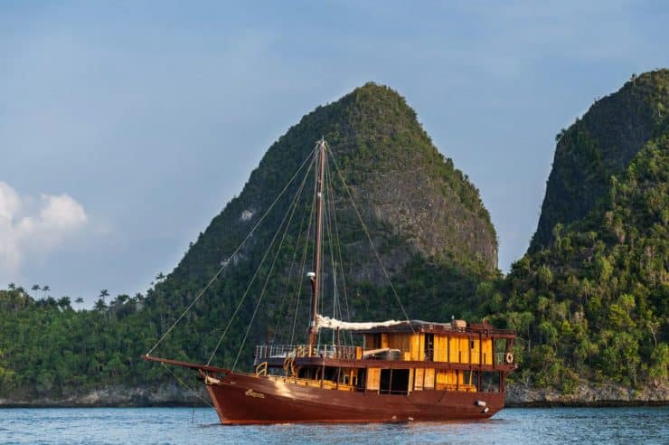 Yacht-charter-SEQUOIA