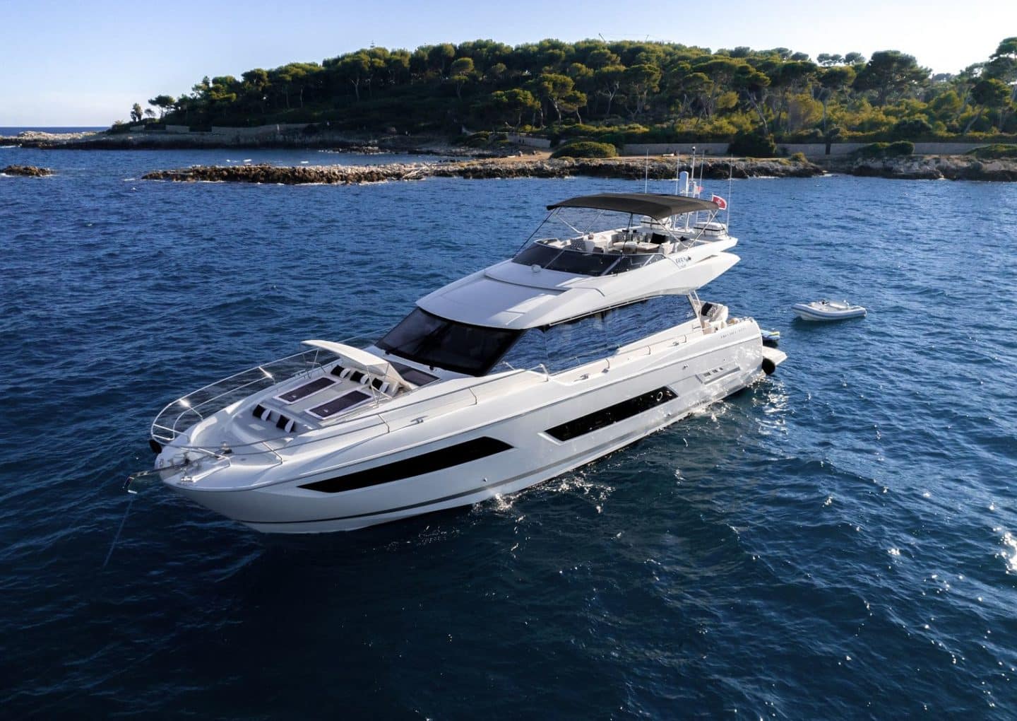 M/Y APOLLONIA | Arthaud Yachting Yacht-charterAPOLLONIA-PRESTIGE-680-1