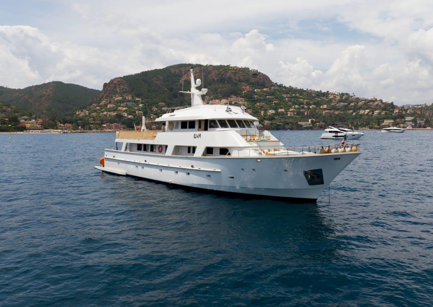 yacht-charter-rental-m-y-eva