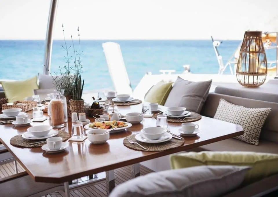 catamaran-charter-s-y-aether