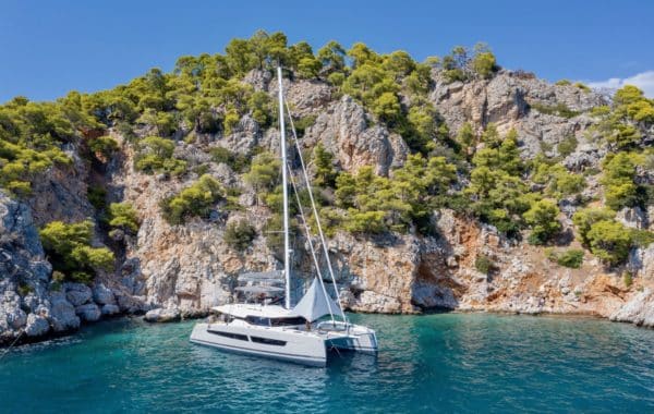 Catamaran charter for a cruise in the Mediterranean Sea | Arthaud Yachting Location d’un catamaran pour une croisière en Méditerranée