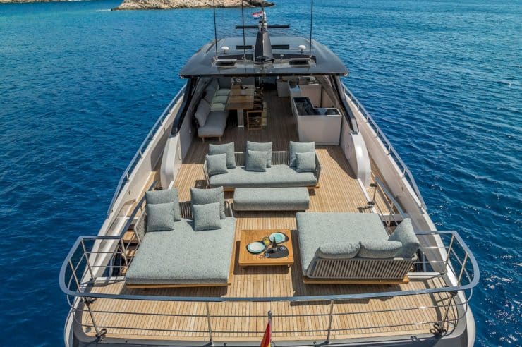 yacht-charter-m-y-nailu