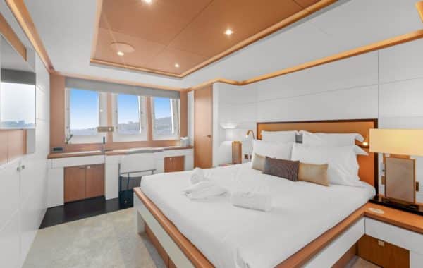 Location charter M/Y MILLESIME | Location d'un yacht sur la Côte d'Azur