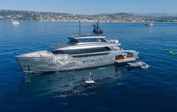 Location charter M/Y NEW YORK