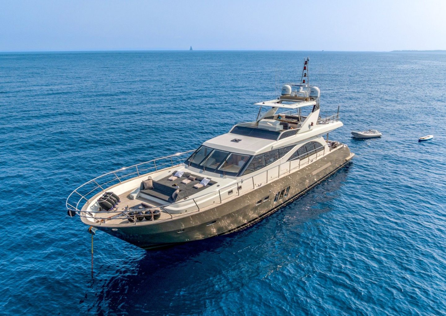 Yacht-charter-M-Y-ARMONEE