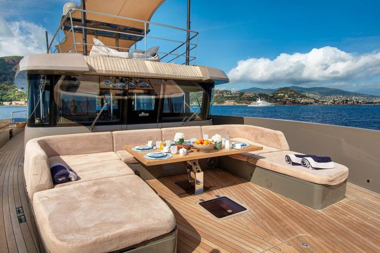 yacht-charter-m-kokonuts-wally