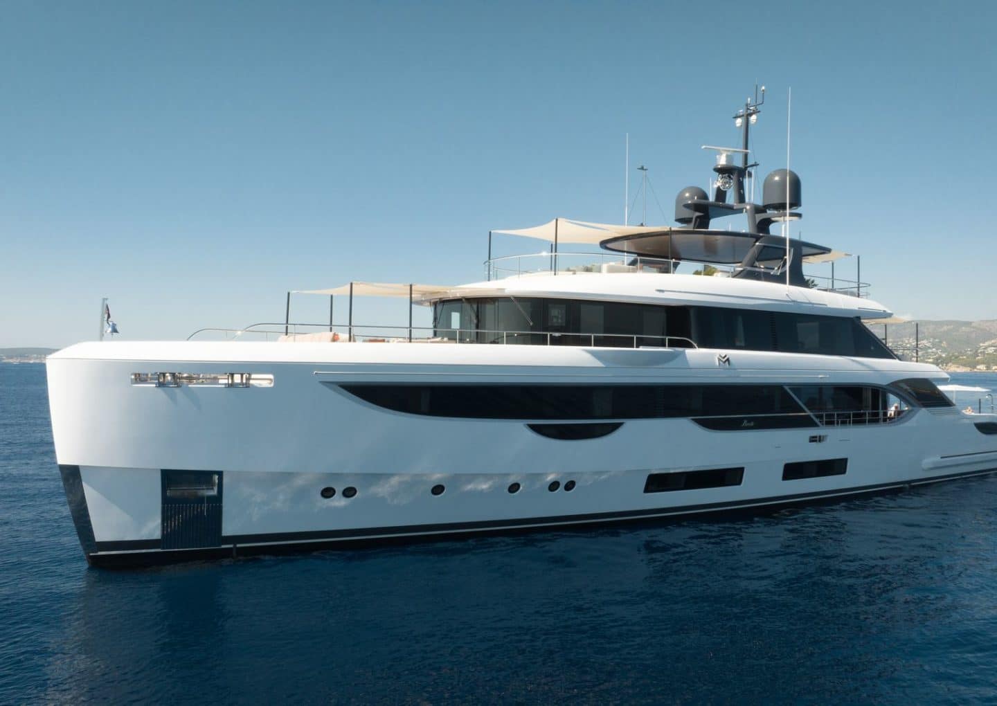 M/Y MAVERICK | Arthaud Yachting Yacht-charter-M-Y-MAVERICK