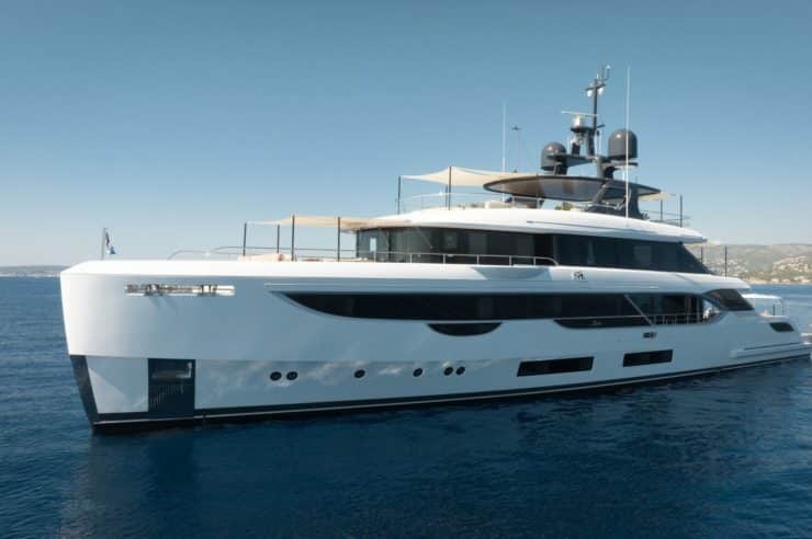 Yacht-charter-M-Y-MAVERICK