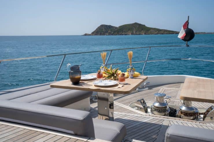 yacht-charter-M-Y-DADDYS-DREAM-2