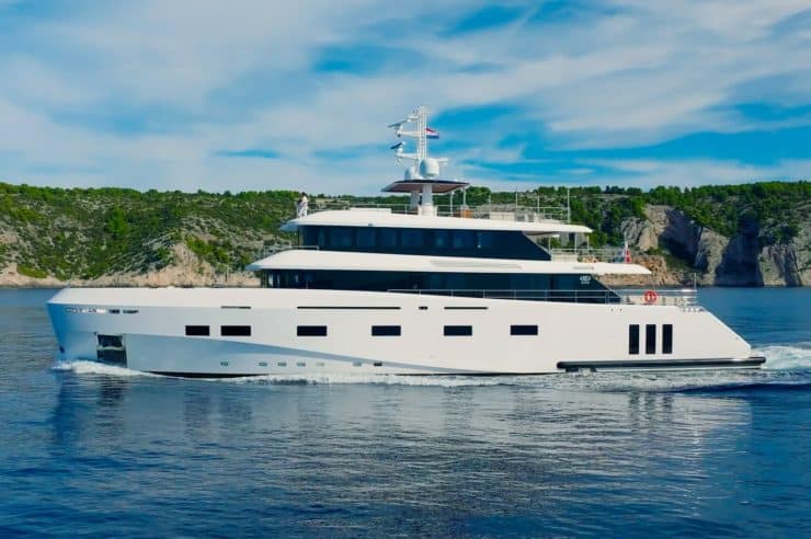 yacht-charter-M-Y-RENATA