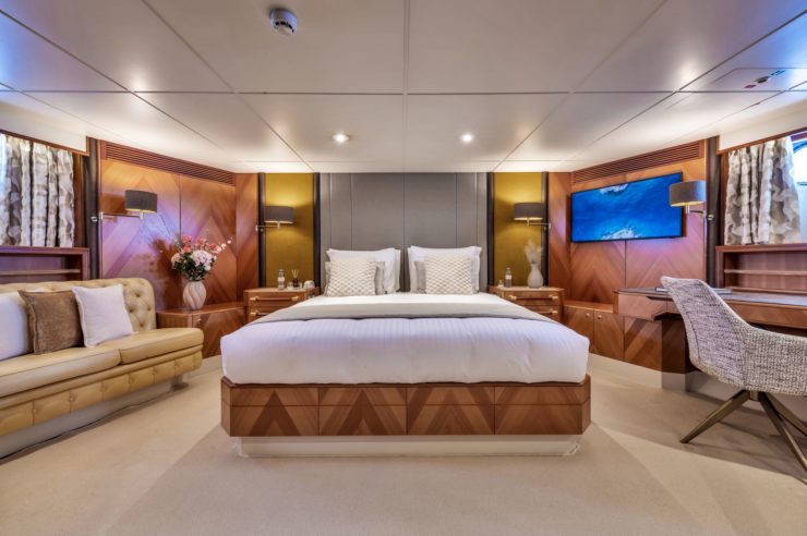 yacht-charter-M-Y-SHEERGOLD