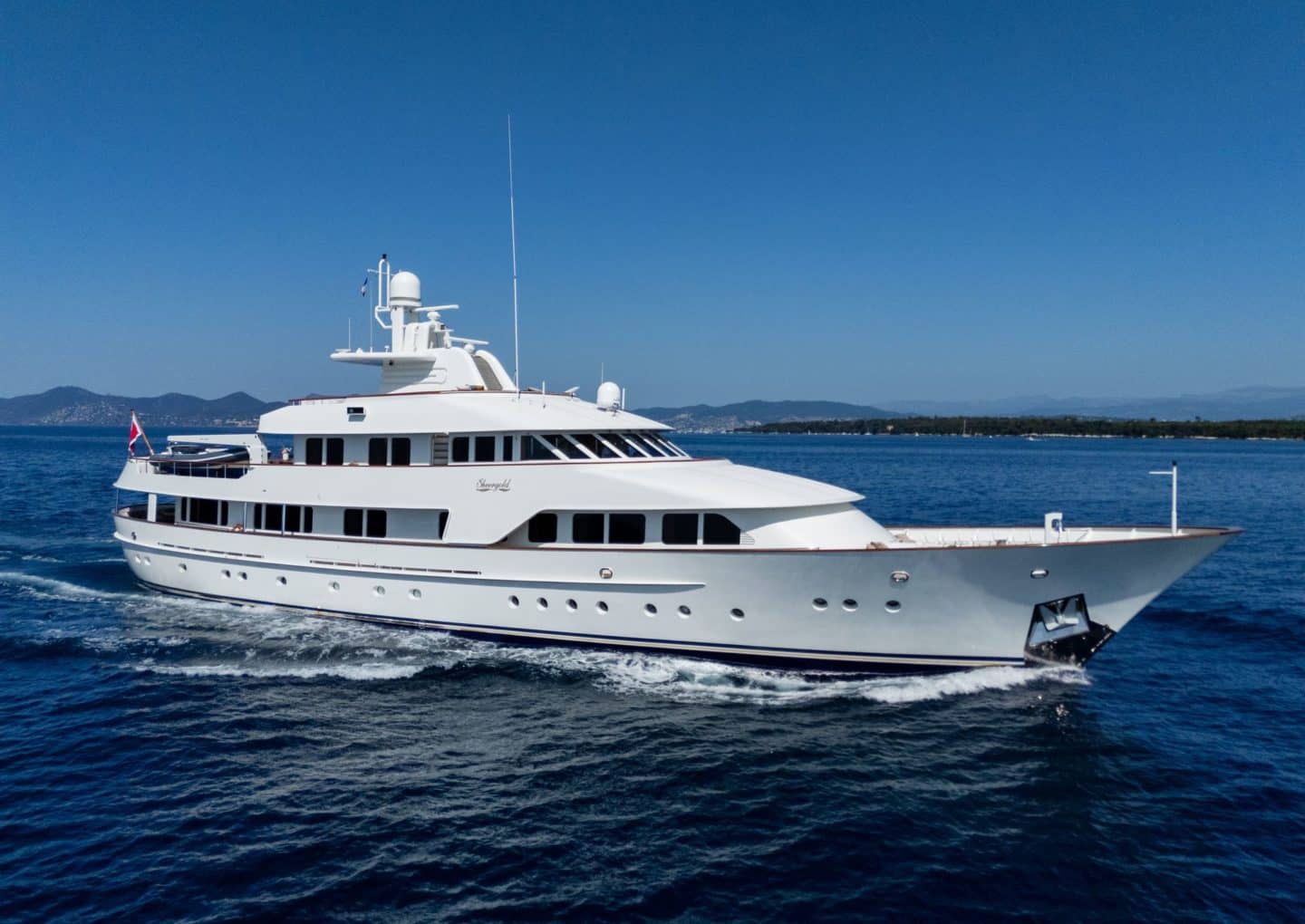 M/Y SHEERGOLD | Arthaud Yachting yacht-charter-M-Y-SHEERGOLD