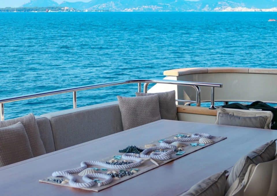 yacht-charter-M-Y-TINY-WAVE