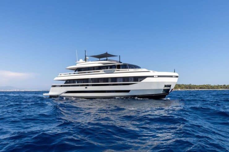 yacht-charter-M-Y-UILIA