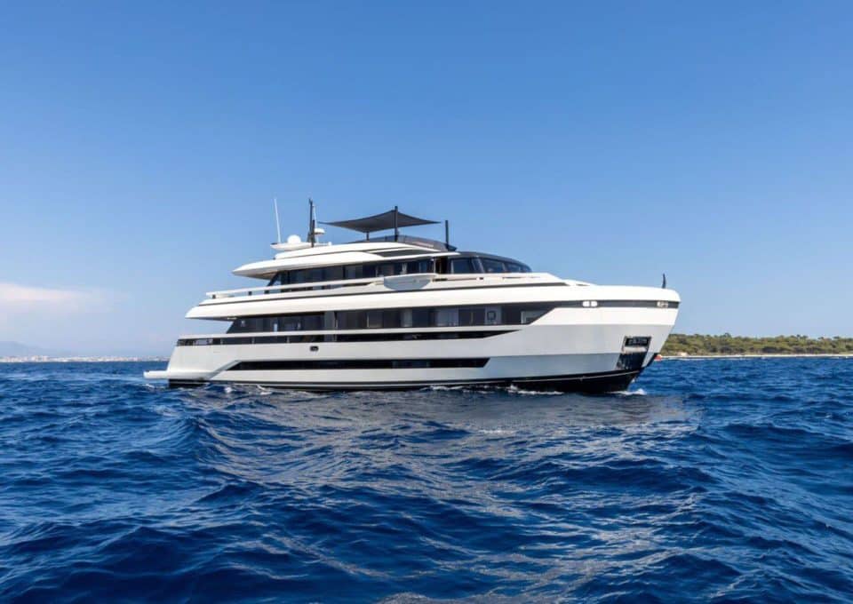 yacht-charter-M-Y-UILIA