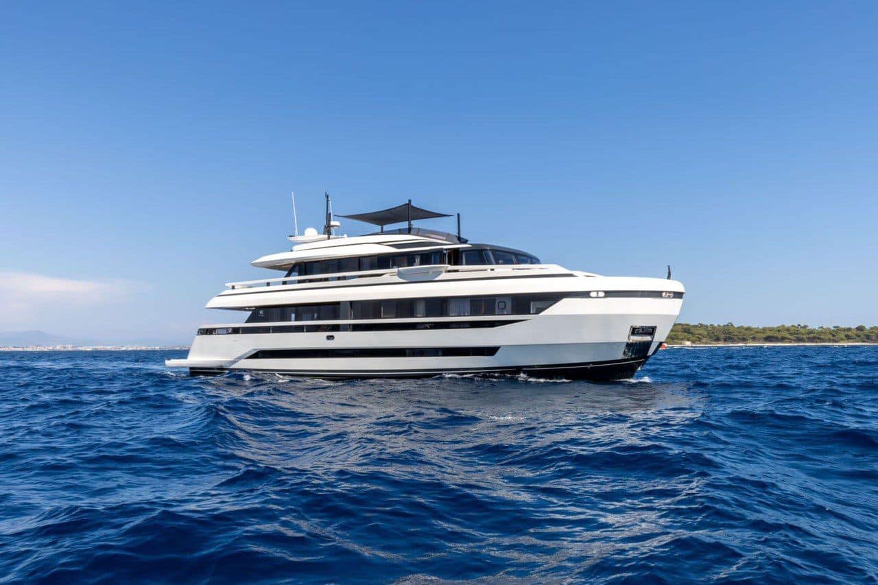 M/Y UILIA | Arthaud Yachting yacht-charter-M-Y-UILIA