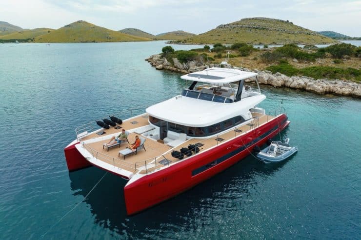 yacht-charter-catamaran-mastermind