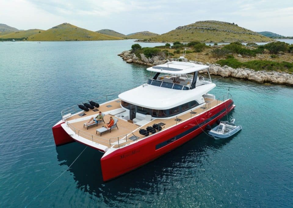 yacht-charter-catamaran-mastermind