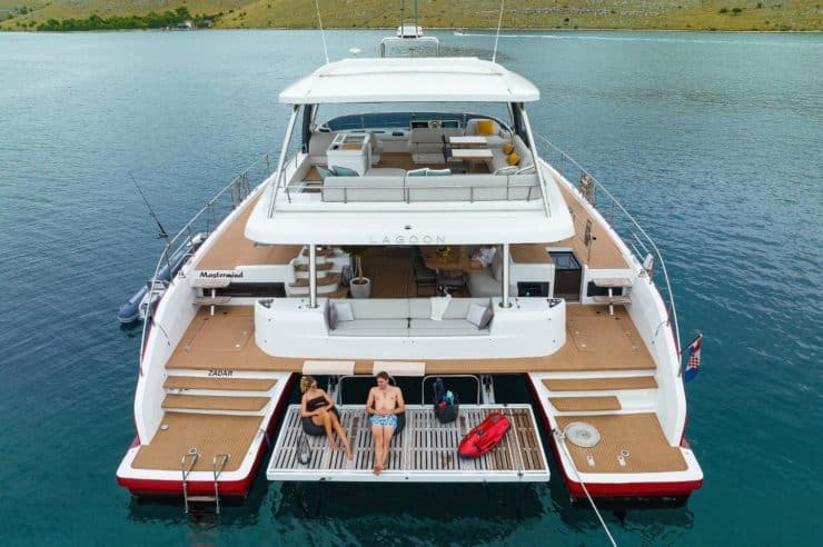 yacht-charter-catamaran-mastermind