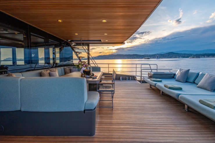 yacht-charter-m-kokonuts-wally