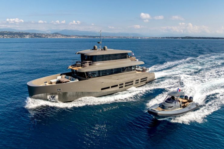 yacht-charter-m-kokonuts-wally